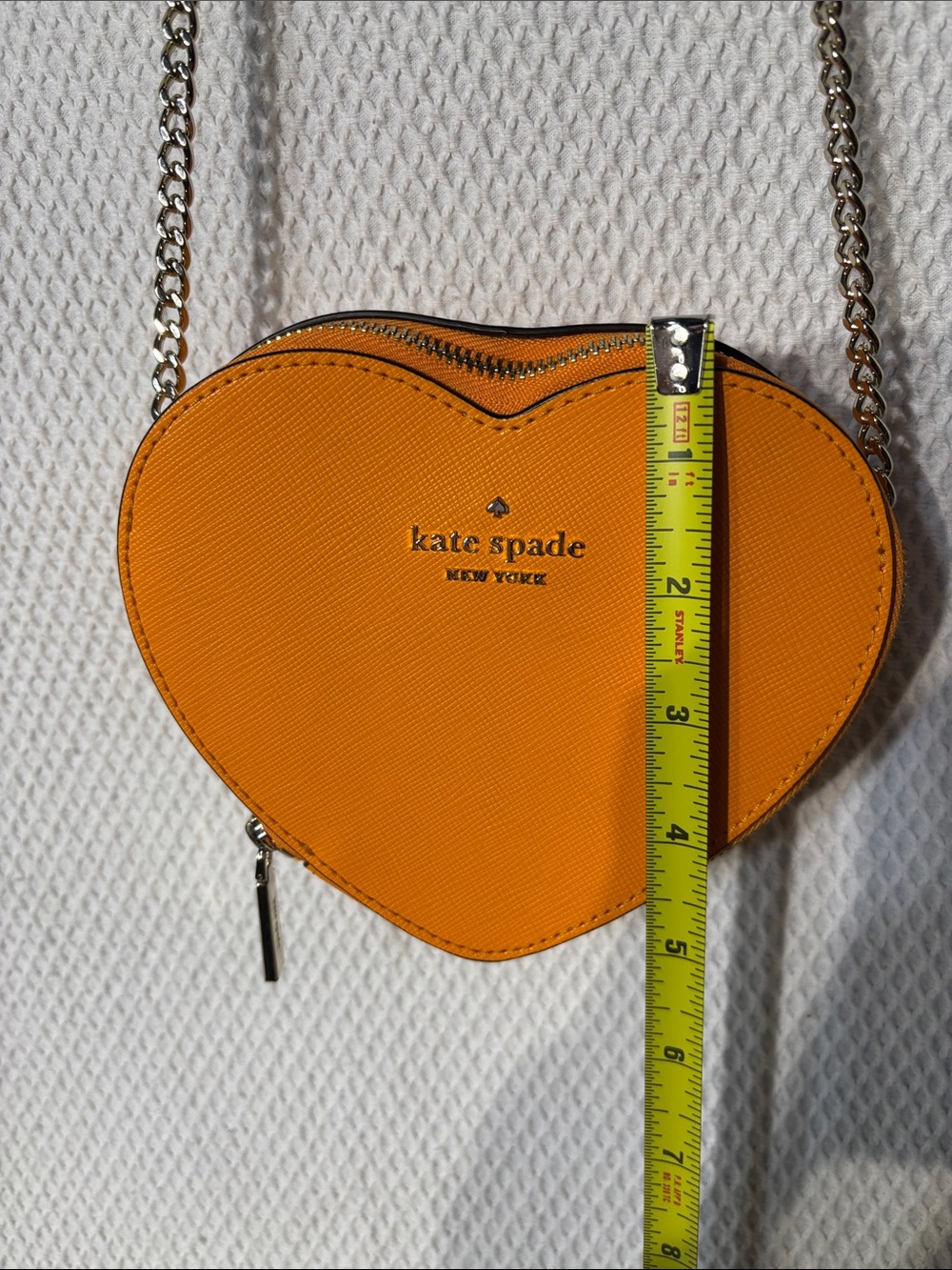 KATE SPADE Orange Heart Shaped Crossbody with Gold Chain Zipper Closure - Picture 3 of 11